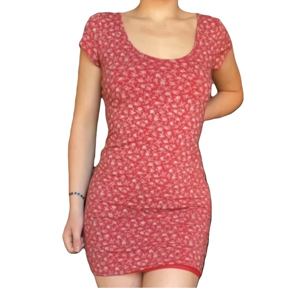 Red floral backless t-shirt dress - Picture 4 of 7